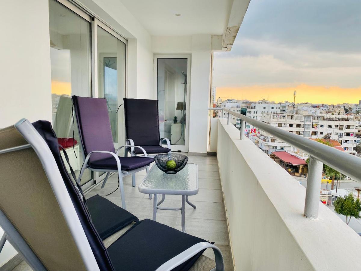 ラルナカPanoramic Seaside Getaway, 2-Br Penthouseアパートメント エクステリア 写真