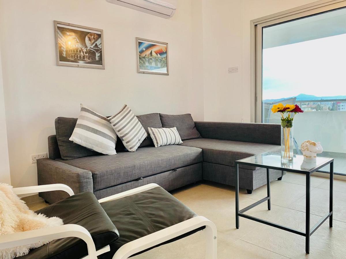 ラルナカPanoramic Seaside Getaway, 2-Br Penthouseアパートメント エクステリア 写真