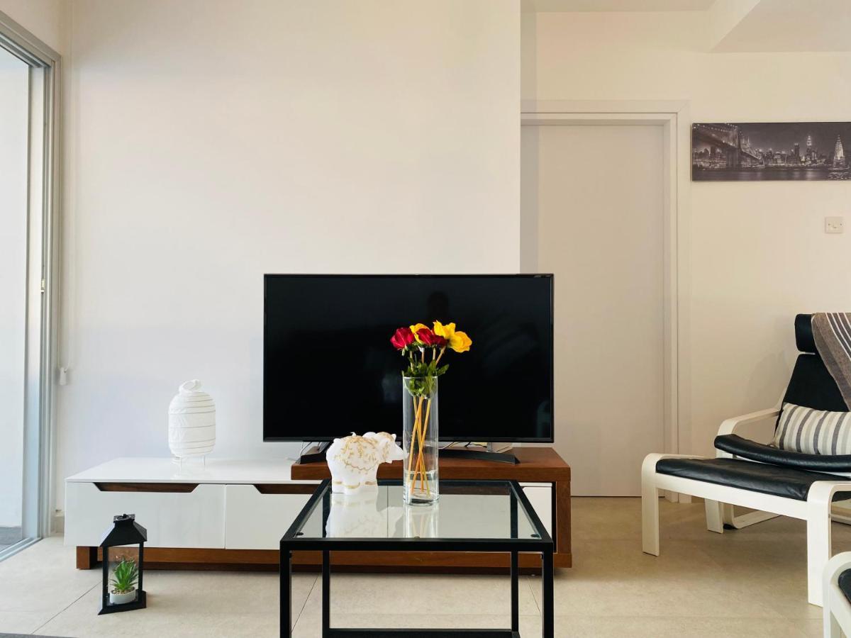 ラルナカPanoramic Seaside Getaway, 2-Br Penthouseアパートメント エクステリア 写真