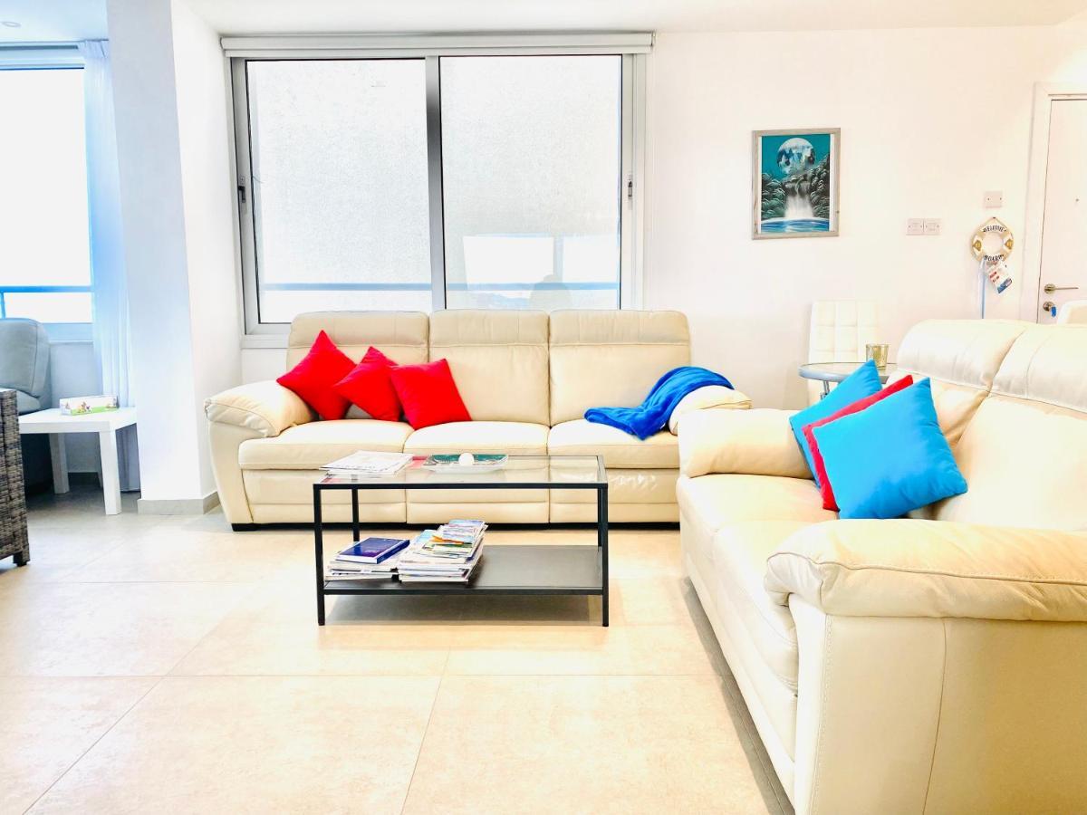 ラルナカPanoramic Seaside Getaway, 2-Br Penthouseアパートメント エクステリア 写真