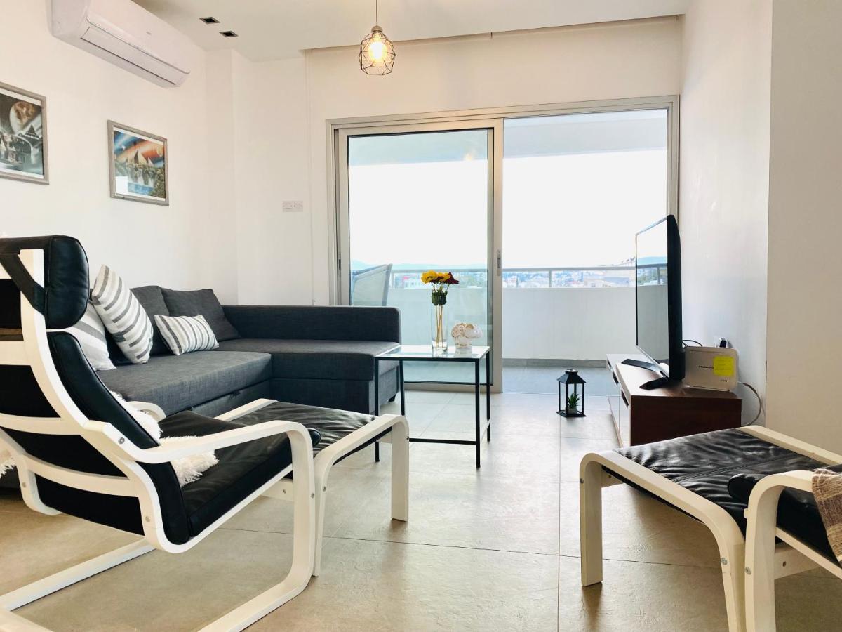 ラルナカPanoramic Seaside Getaway, 2-Br Penthouseアパートメント エクステリア 写真