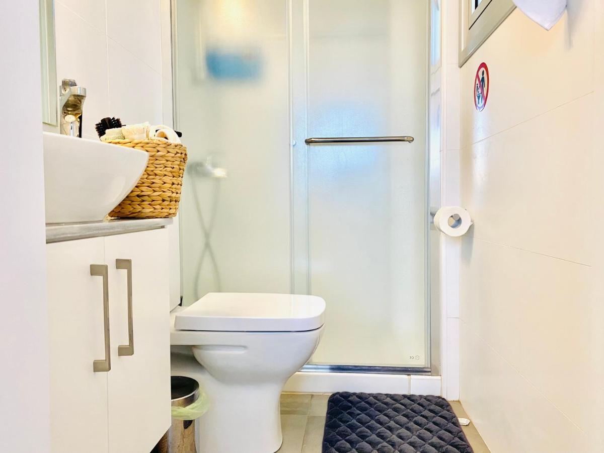 ラルナカPanoramic Seaside Getaway, 2-Br Penthouseアパートメント エクステリア 写真